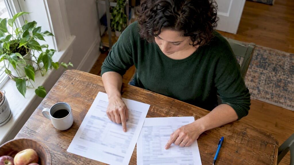 Hands comparing an EOB and provider bill